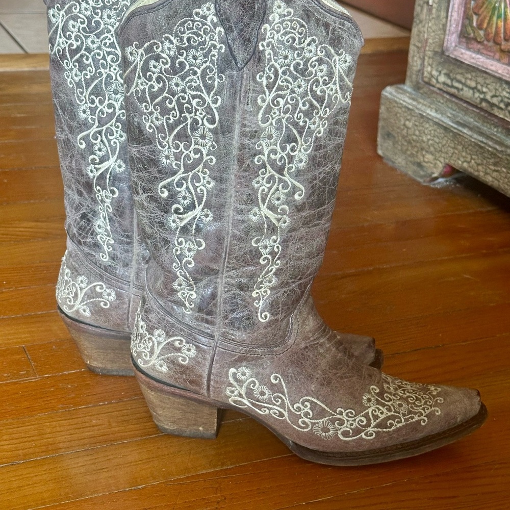 Corral Women's Crater With Bone Embroidery Cowgirl Boots With Snip Toe